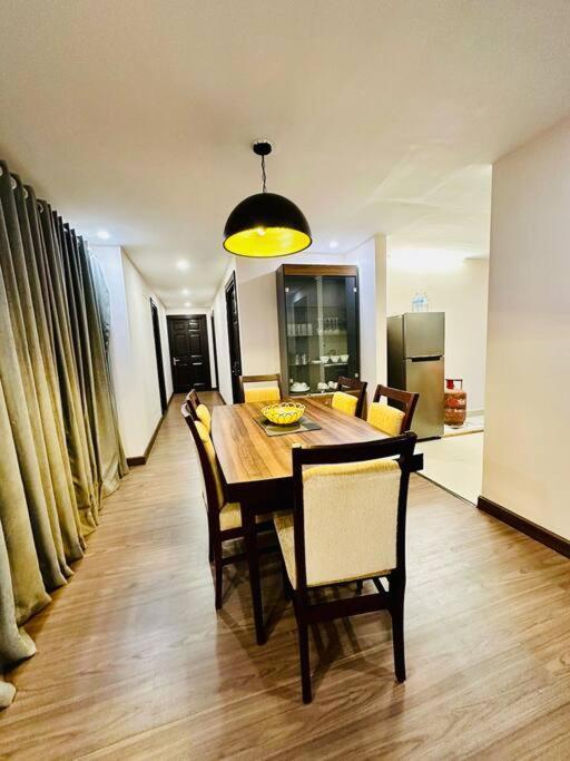 Penthouse 3 Bedroom Apartment With A Beautiful View โพคารา ภายนอก รูปภาพ